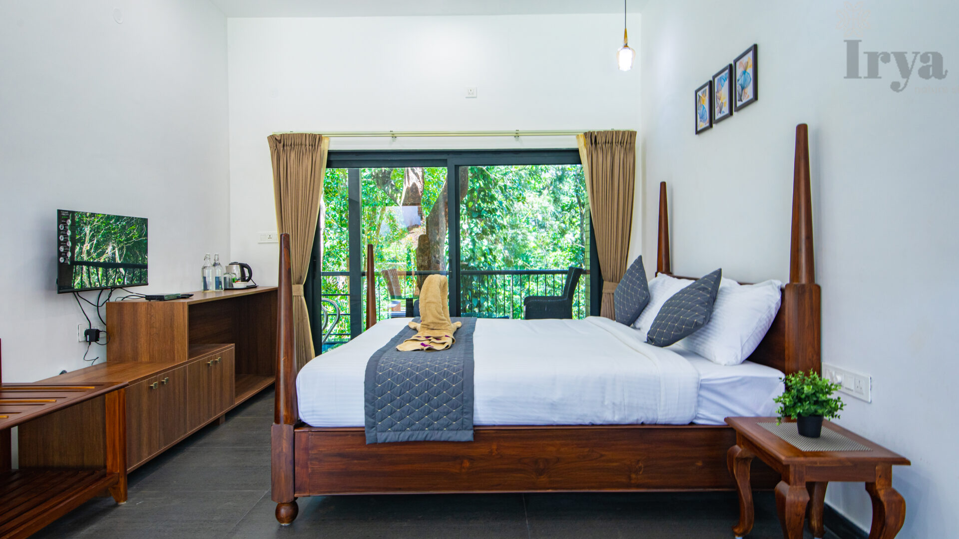 Family Suite with Plunge pool and CourtYard