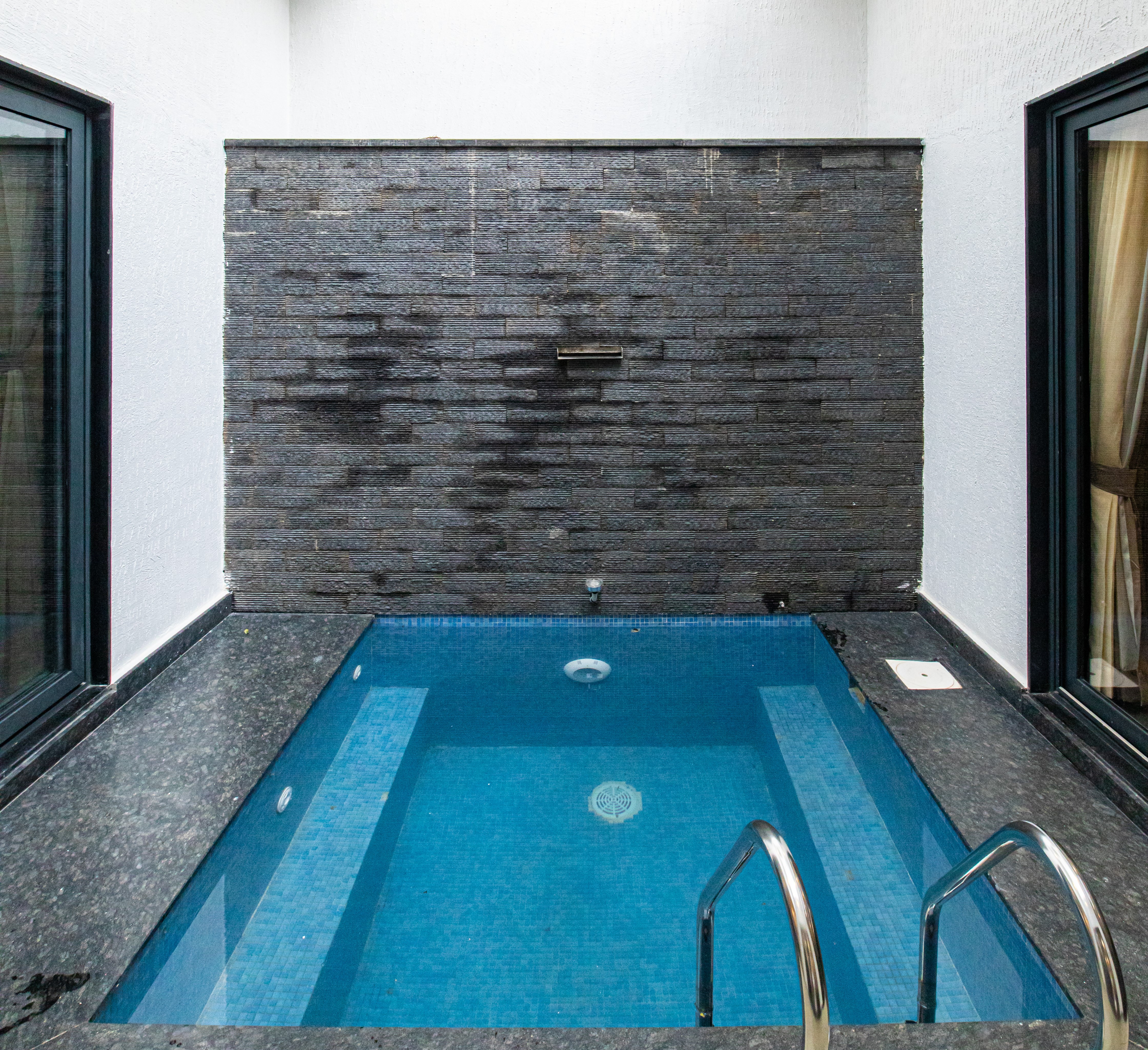 Cottage with Plunge pool and Balcony with Estate view