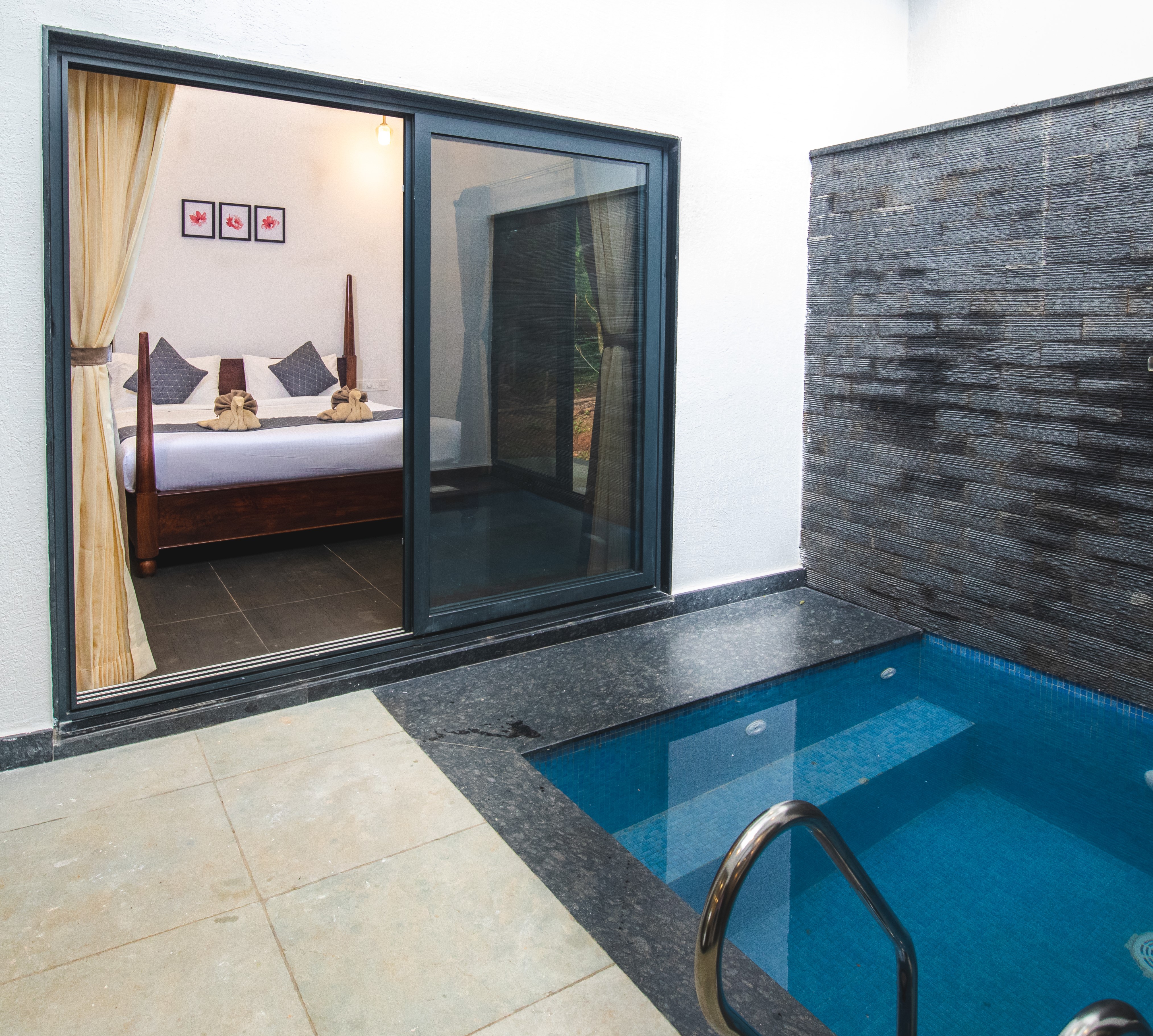 Family Suite with Plunge pool and CourtYard